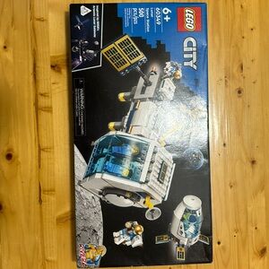Lego 60349 500 piece lunar station new unopened box
